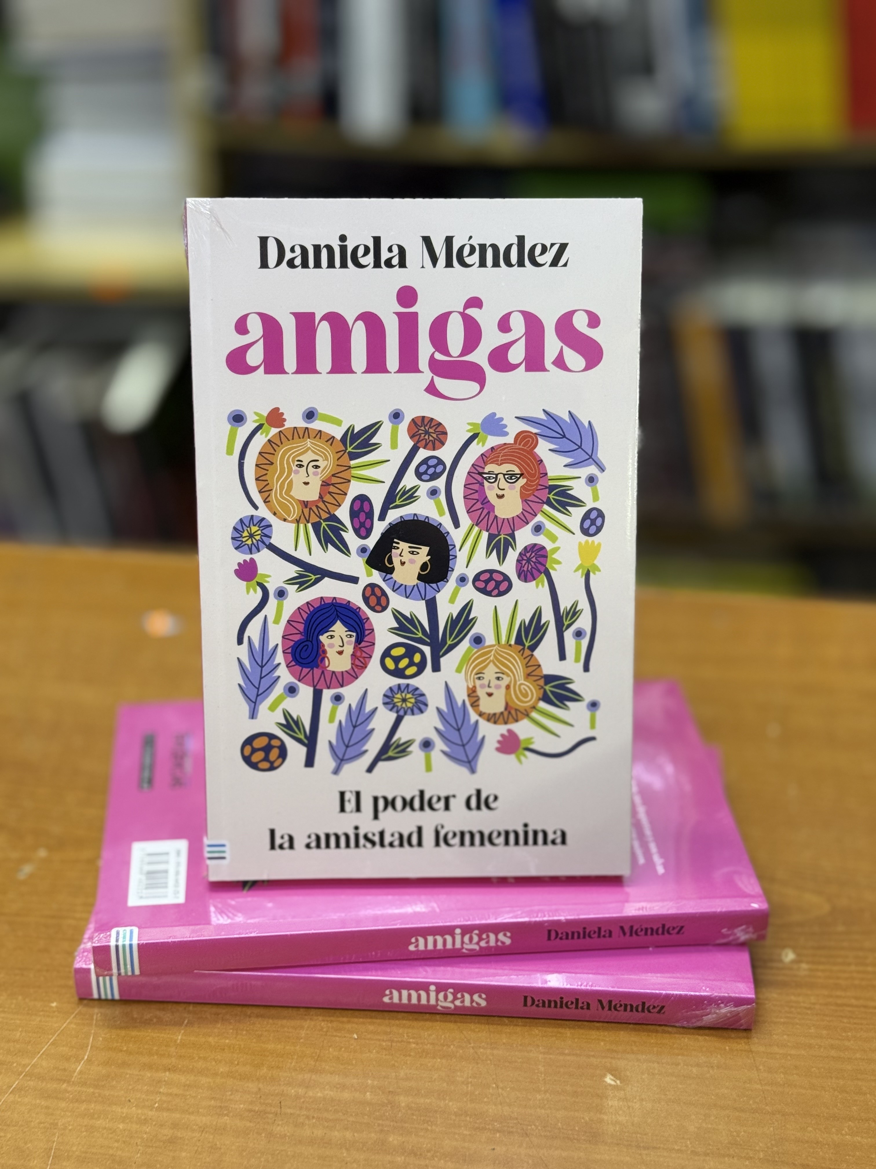 AMIGAS. Autor. MENDEZ DANIELA.