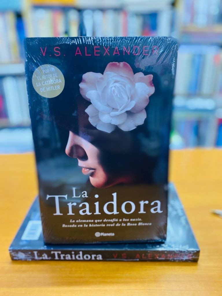 La Traidora, V.S. ALEXANDER